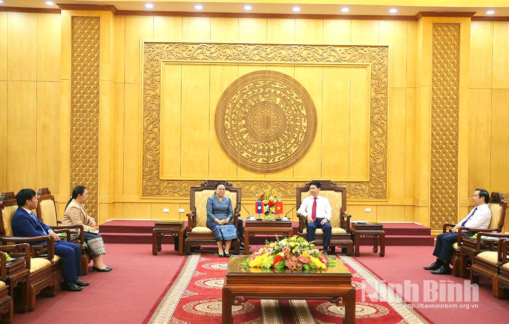 Quang cảnh buổi tiếp đón Đại sứ.