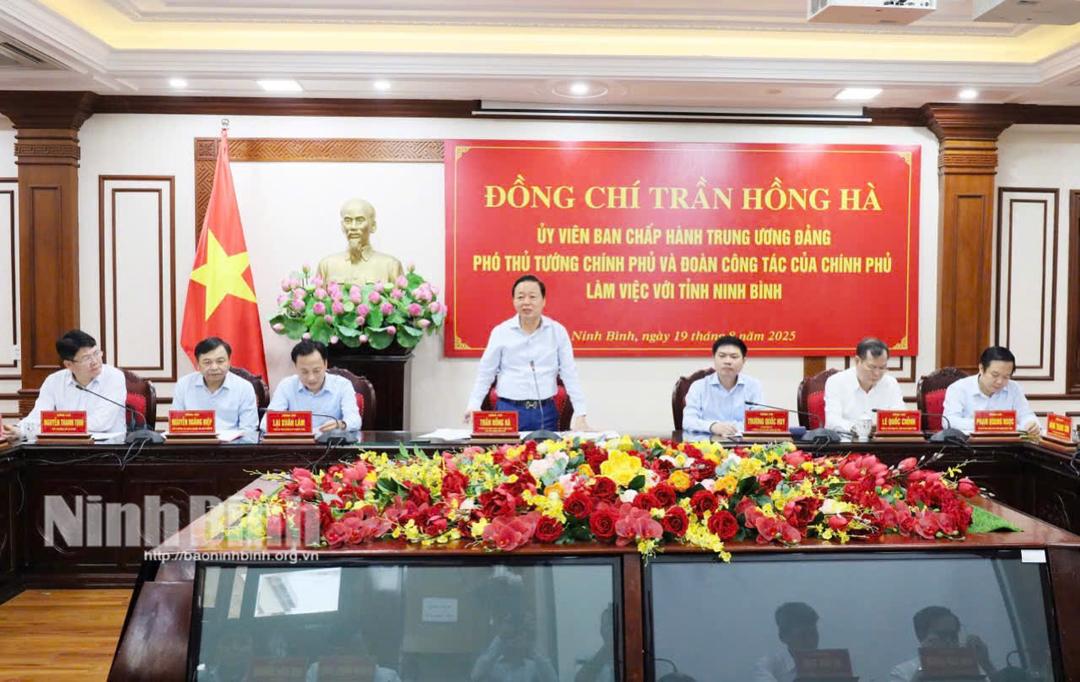 Đồng chí Phó Thủ tướng Chính phủ Trần Hồng Hà phát biểu tại buổi làm việc.