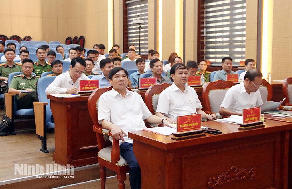 Các đại biểu tham dự hội nghị tập huấn tại điểm cầu trung tâm UBND tỉnh.