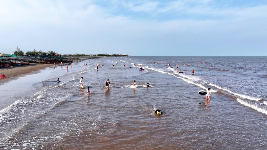 Du lịch biển-"mảnh ghép" mới thúc đẩy bức tranh du lịch Ninh Bình phát triển toàn diện hơn.