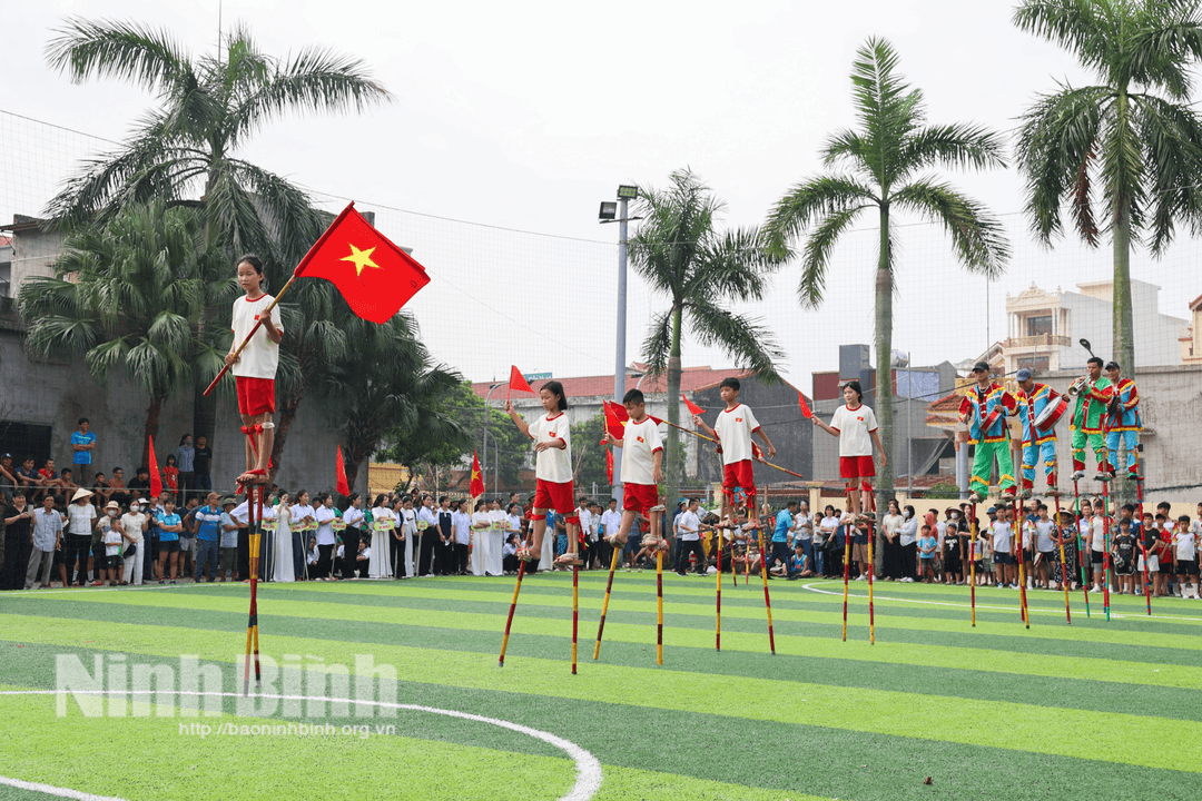 Đi cà kheo - một nét văn hoá đặc trưng của người dân địa phương.