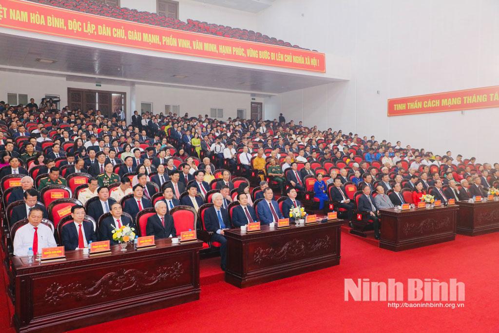 Các đại biểu dự hội nghị.