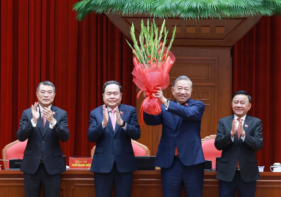 Ban Chấp hành Trung ương Đảng khoá XIV đã bầu đồng chí Tô Lâm, Tổng Bí thư Ban Chấp hành Trung ương Đảng khoá XIII tiếp tục giữ chức Tổng Bí thư Ban Chấp hành Trung ương Đảng khoá XIV. Ảnh: TTXVN