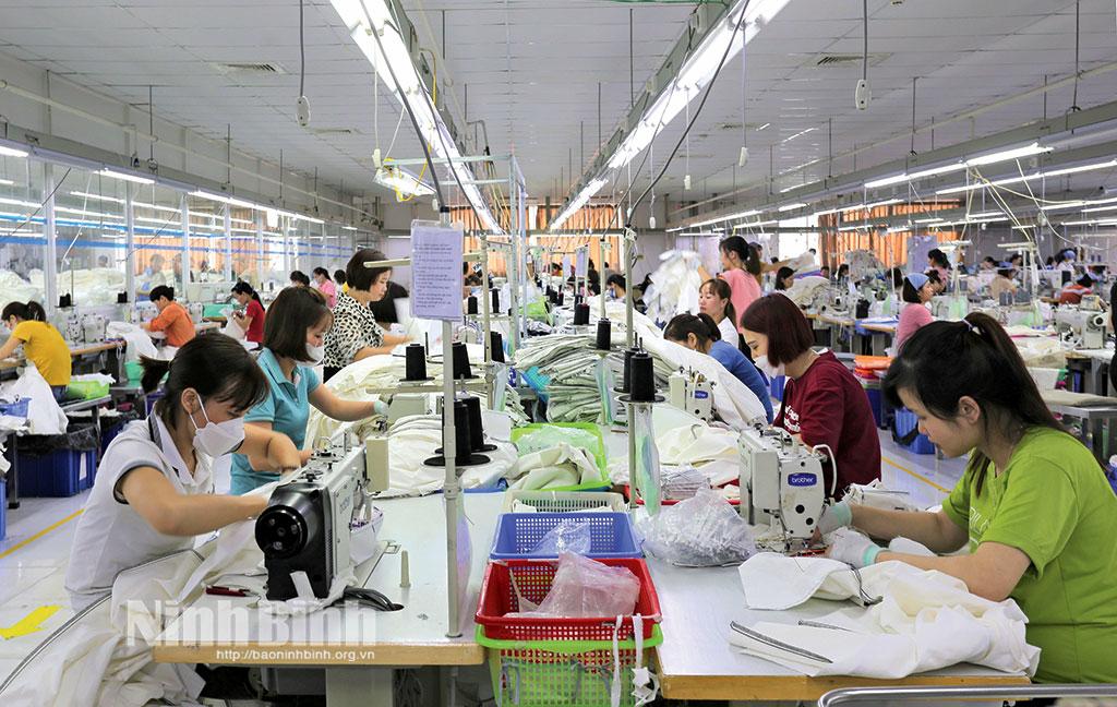 Công ty TNHH Padmac Việt Nam (Khu công nghiệp Bảo Minh) tạo việc làm, thu nhập ổn định cho trên 2.000 lao động.