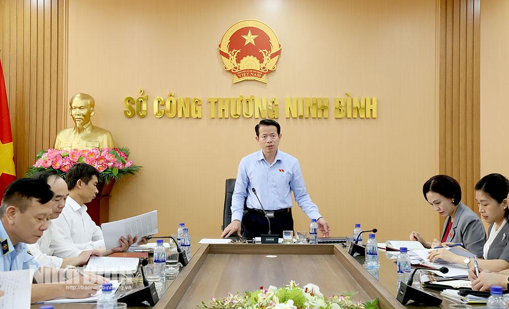 Quang cảnh buổi khảo sát.