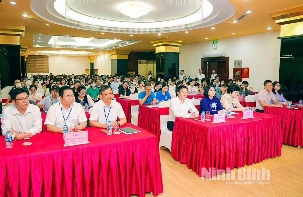 Các đại biểu dự hội nghị.