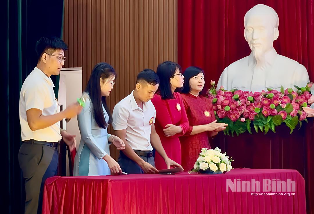 Các đội thi tham gia phần Hỏi - Đáp nhanh.