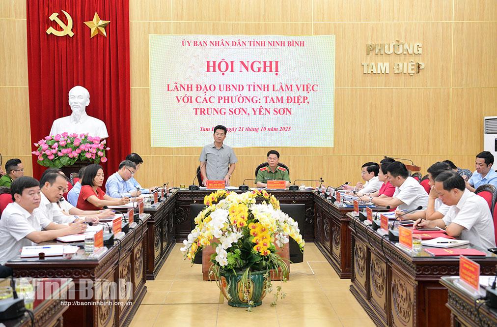 Các đại biểu dự tại hội nghị.