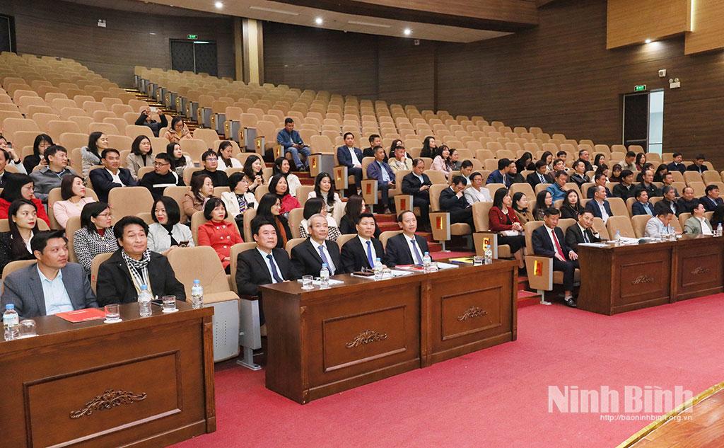 Các đại biểu dự hội nghị.