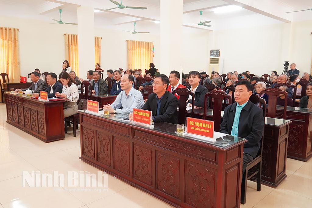 Đồng chí Phạm Văn Sơn, Tỉnh ủy viên, Bí thư Đảng ủy, Chủ tịch HĐND xã Nam Trực và các đại biểu dự chương trình.