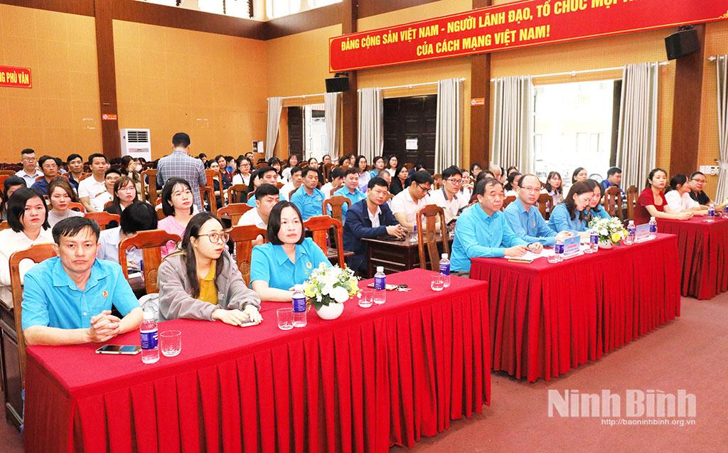 Các đại biểu dự hội nghị.