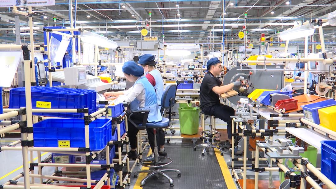 Công ty TNHH Gentherm Việt Nam (KCN Đồng Văn II) thưởng Tết cho gần 1.200 lao động của Công ty.