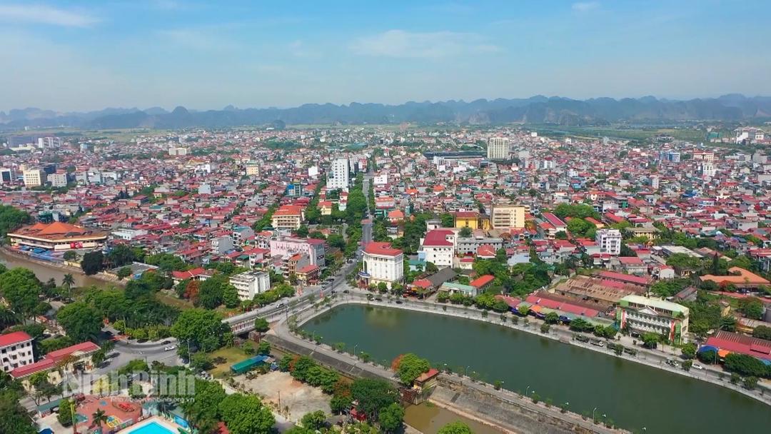 Thành phố Hoa Lư nhìn từ trên cao.