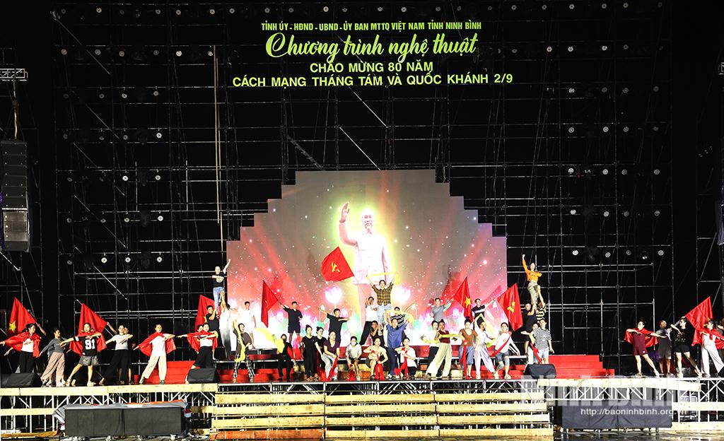 Một tiết mục biểu diễn trong buổi tổng duyệt chương trình.