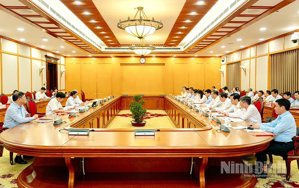 Quang cảnh buổi làm việc.