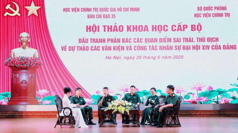 Các đại biểu trao đổi tại Hội thảo khoa học “Đấu tranh phản bác các quan điểm sai trái, thù địch về dự thảo các văn kiện và công tác nhân sự Đại hội XIV của Đảng”. (Ảnh: BTC)