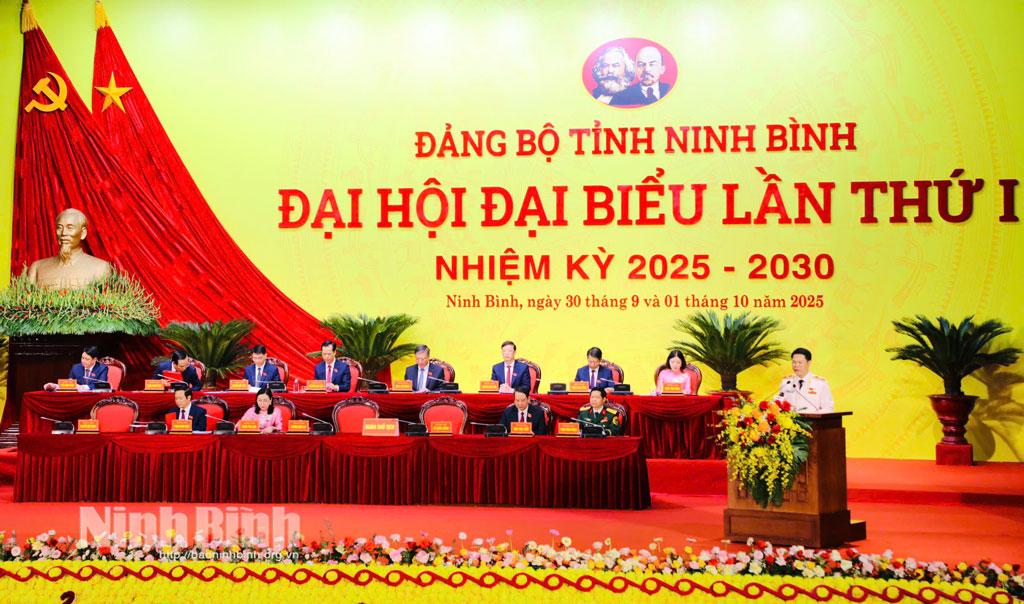 Đoàn chủ tịch chủ trì Đại hội