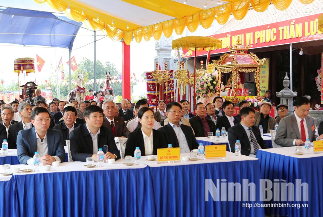Các đại biểu tham dự Lễ hội truyền thống Di tích lịch sử - văn hóa cấp quốc gia Đình Ruối.
