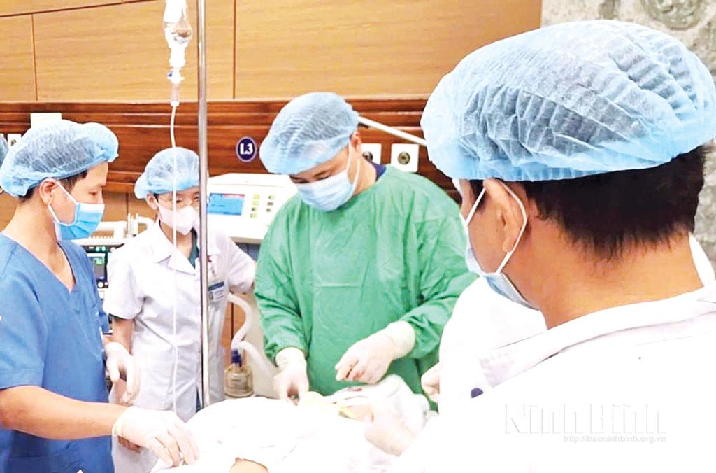 Một ca phẫu thuật tại Khoa Ngoại tổng hợp, Bệnh viện Đa khoa Nam Định.