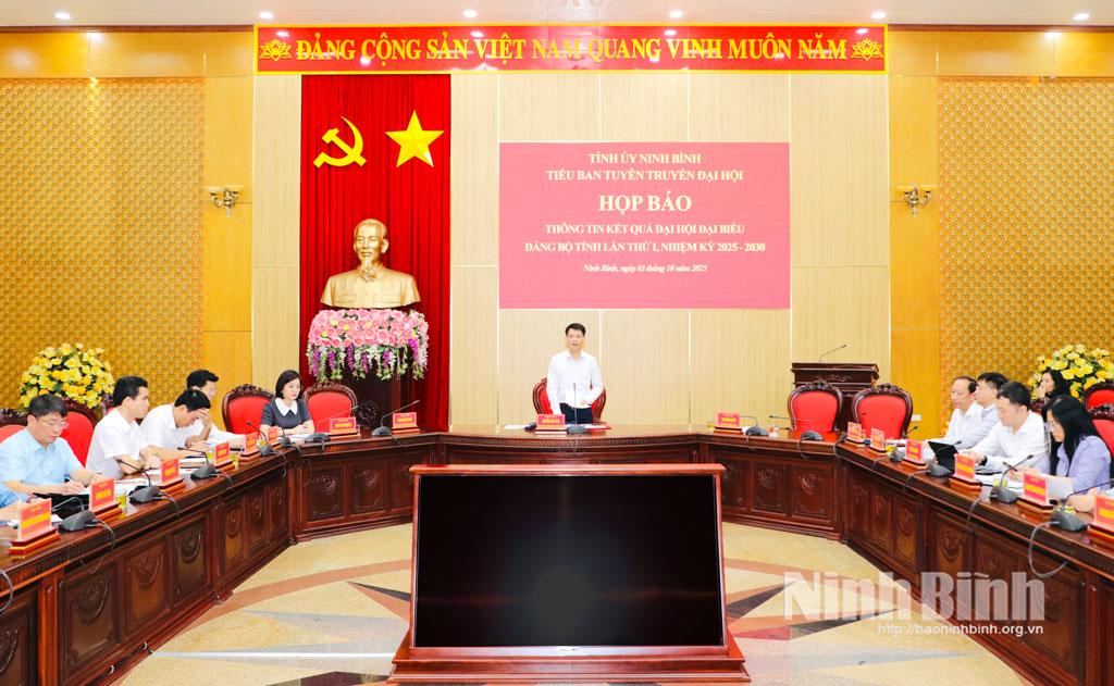 Quang cảnh buổi họp báo,