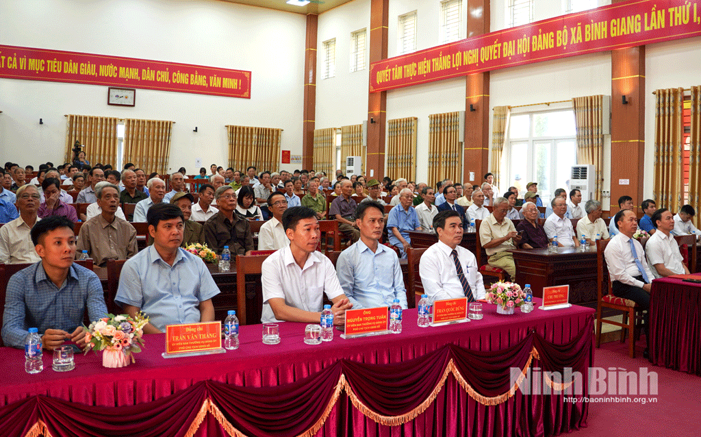 Các đại biểu dự lễ kỷ niệm.