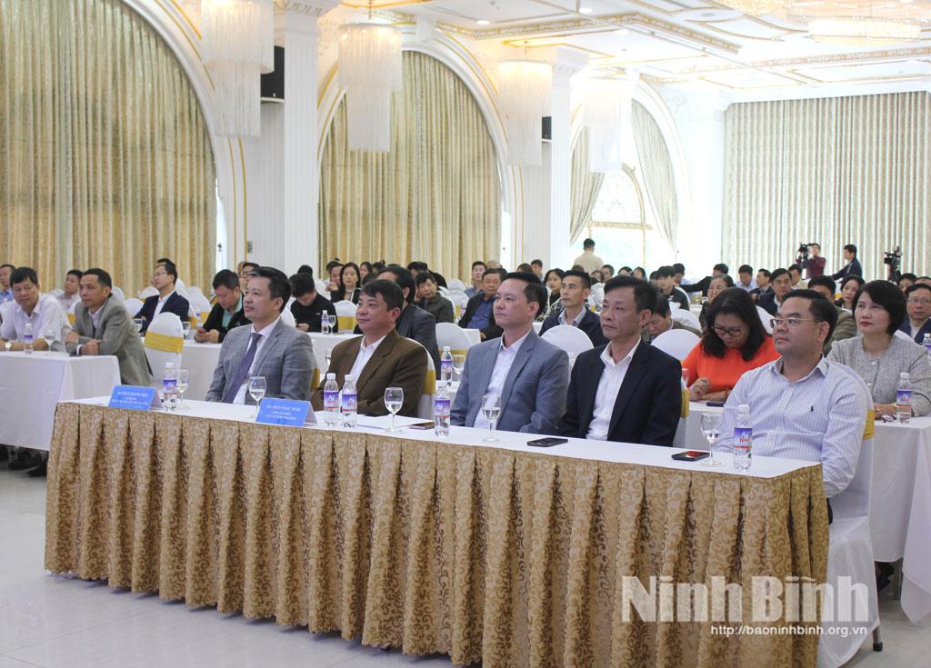 Các đại biểu dự buổi mít tinh hưởng ứng Ngày toàn dân sử dụng muối I-ốt và Ngày thế giới phòng, chống bệnh đái tháo đường.