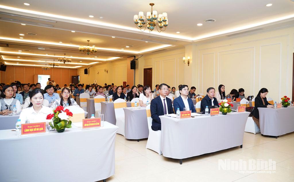 Các đại biểu dự hội nghị.