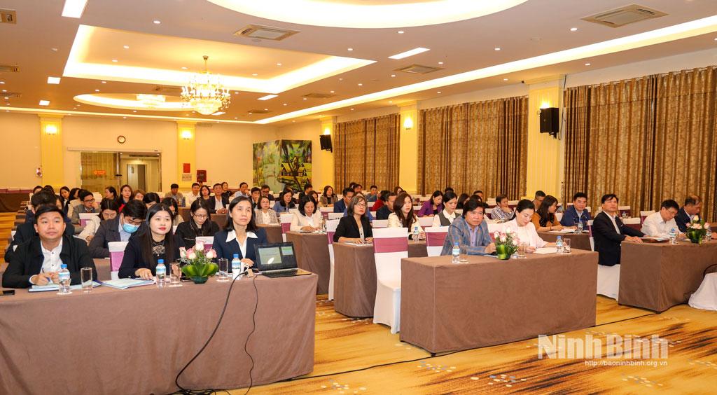 Các đại biểu dự hội nghị.