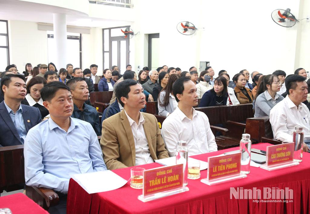 Các đại biểu dự phát động phong trào “Bình dân học vụ số” và tập huấn nâng kỹ năng số.