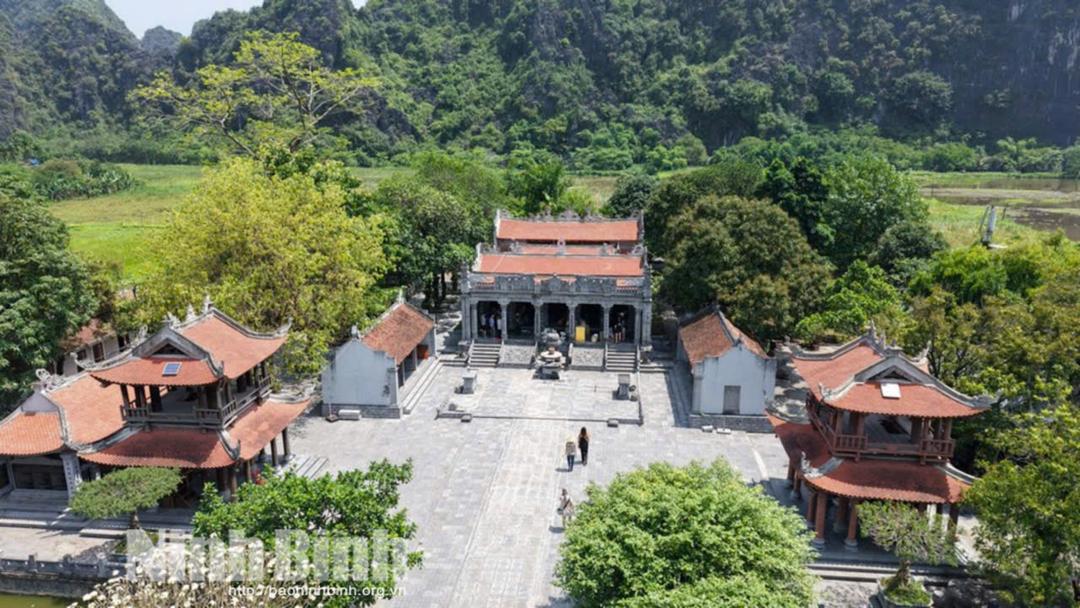 Quang cảnh Đền Thái Vi.