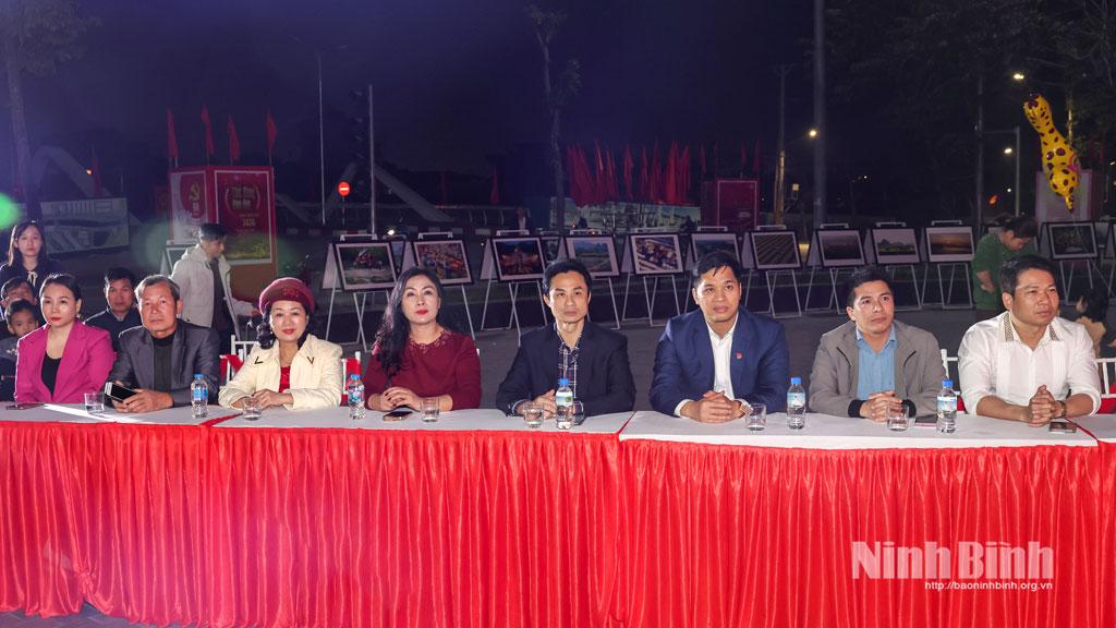 Các đại biểu dự chương trình.