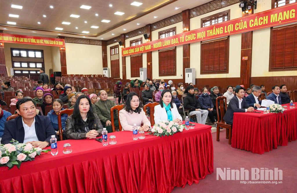 Các đại biểu dự chương trình tại phường Tam Chúc.