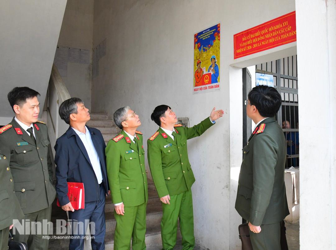 Công tác tuyên truyền trực quan về cuộc bầu cử được Trại tạm giam số 1 đẩy mạnh với nhiều hình thức phong phú, đa dạng