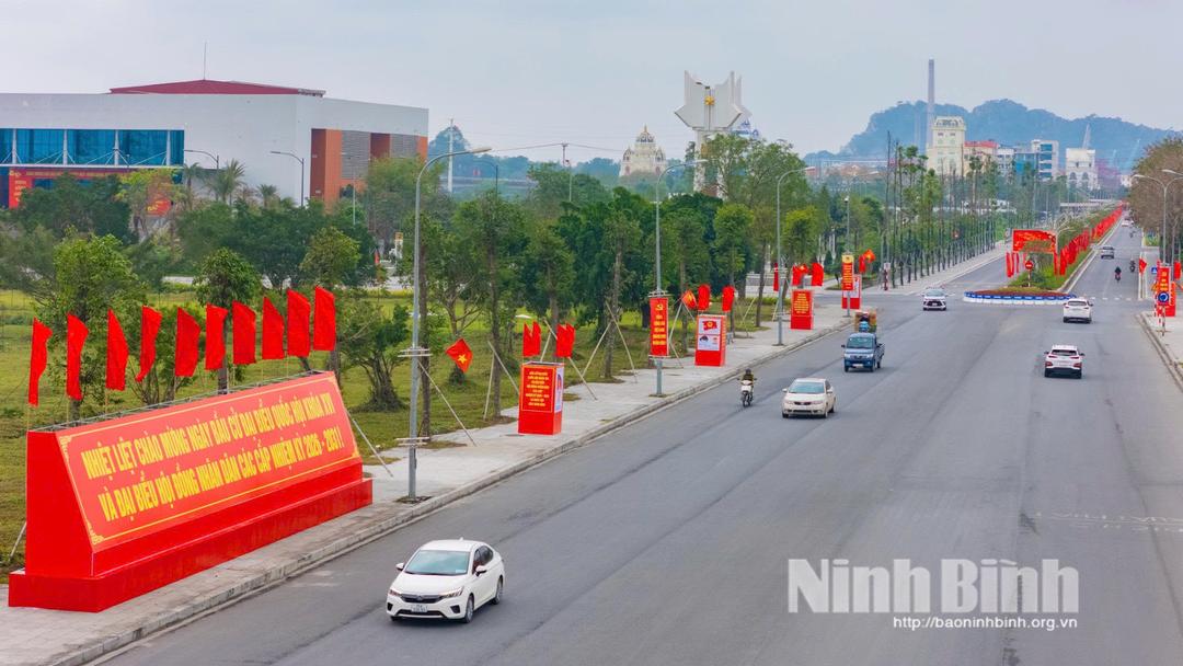 Không khí hân hoan, rực rỡ trên khắp nẻo đường quê hương Ninh Bình trong ngày hội lớn của toàn dân. Ảnh: Ngọc Linh