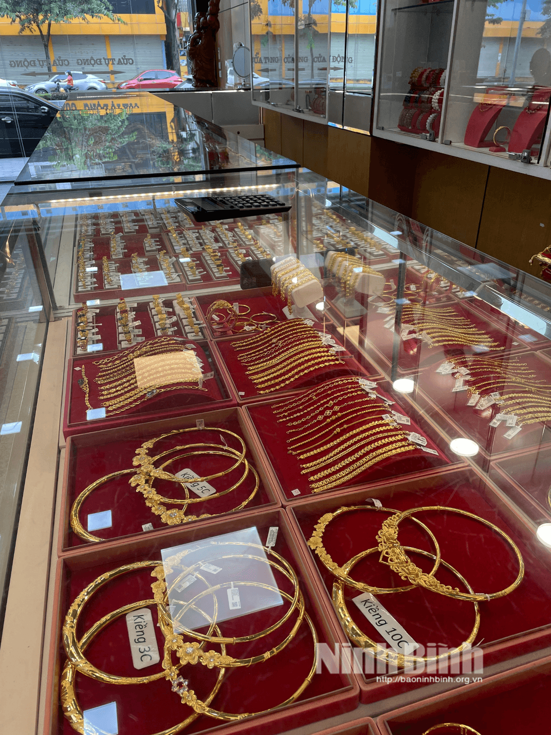 Giá vàng trong nước tăng do ảnh hưởng đà tăng của thế giới.