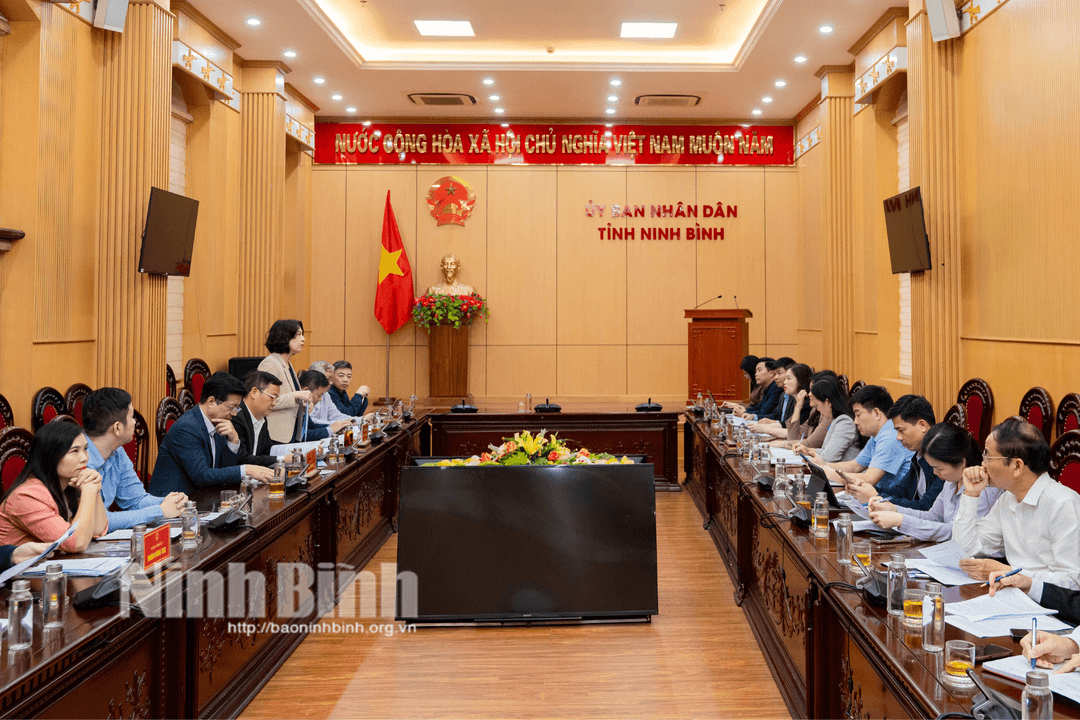 Quang cảnh buổi làm việc.