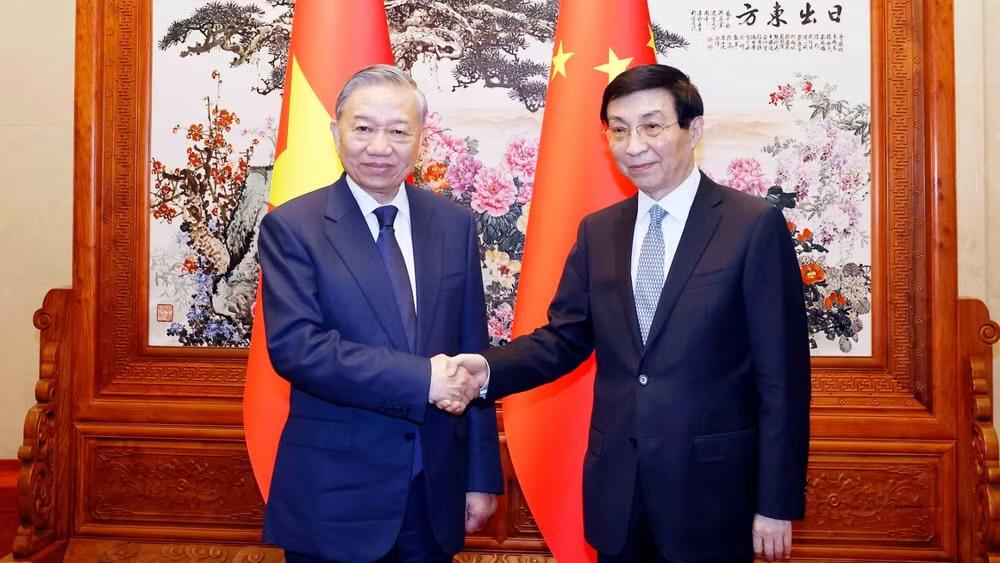 Tổng Bí thư, Chủ tịch nước Tô Lâm hội kiến Chủ tịch Chính hiệp toàn quốc Trung Quốc Vương Hộ Ninh. (Ảnh: Thống Nhất/TTXVN)