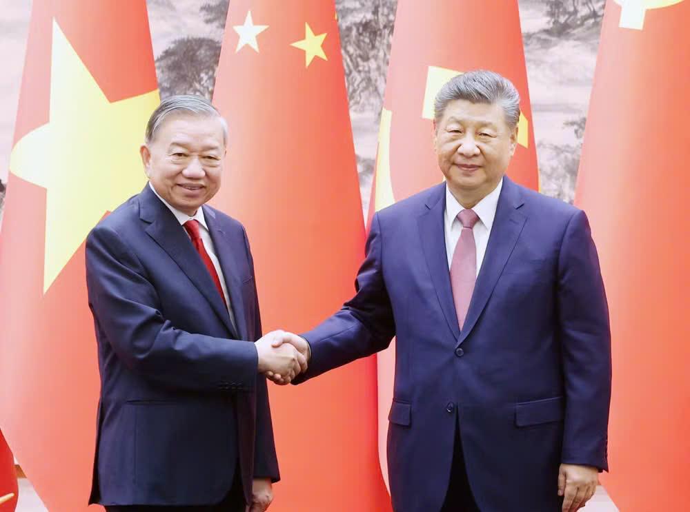 Tổng Bí thư, Chủ tịch nước Tô Lâm và Tổng Bí thư, Chủ tịch nước Tập Cận Bình chứng kiến Lễ ký các văn kiện hợp tác giữa hai nước. (Ảnh: Thống Nhất/TTXVN)