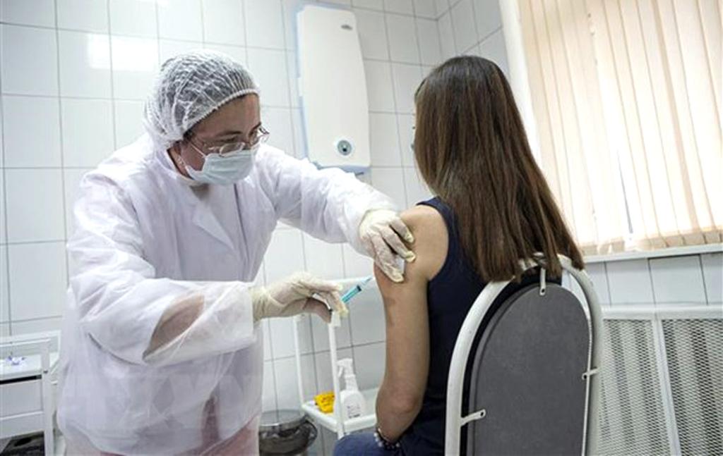 Nga bắt đầu tiêm vắcxin Sputnik V mũi thứ 2 cho những người thử nghiệm