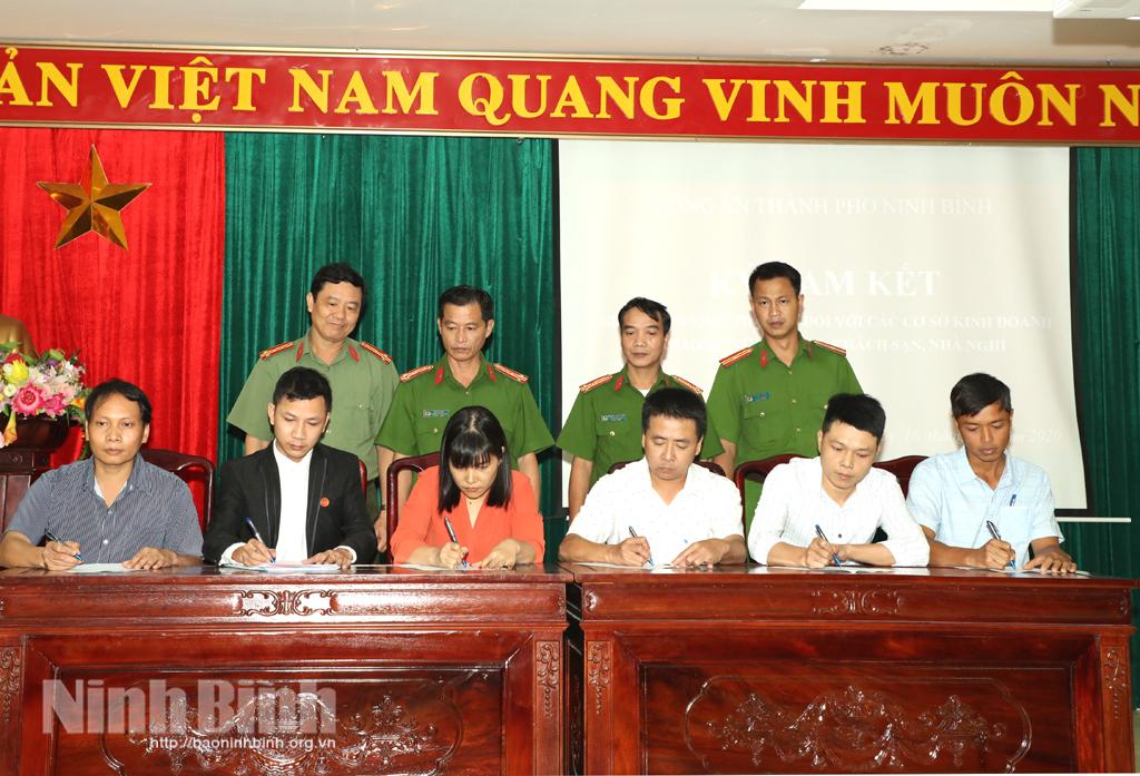 Công an thành phố Ninh Bình: Tuyên truyền về đảm bảo ANTT đối với các cơ sở kinh doanh dịch vụ