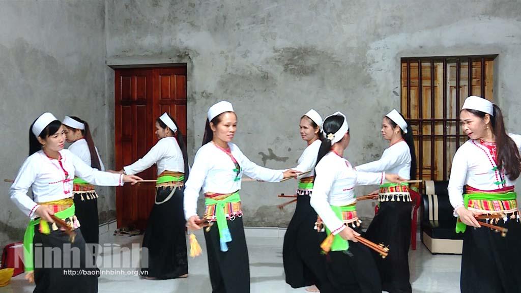 Về Thạch Bình xem điệu múa Sênh Tiền