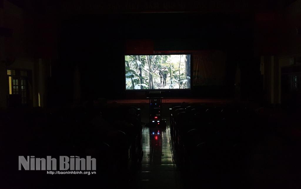 Tổ chức chiếu phim màn ảnh rộng lưu động