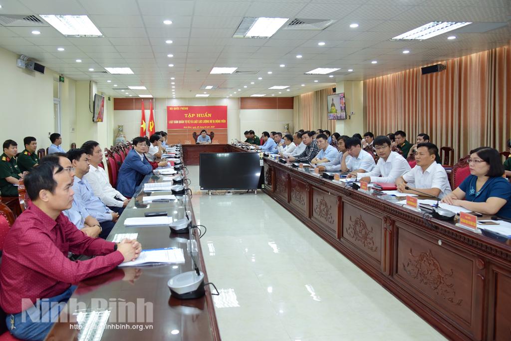 Tập huấn Luật Dân quân tự vệ và Luật Lực lượng dự bị động viên