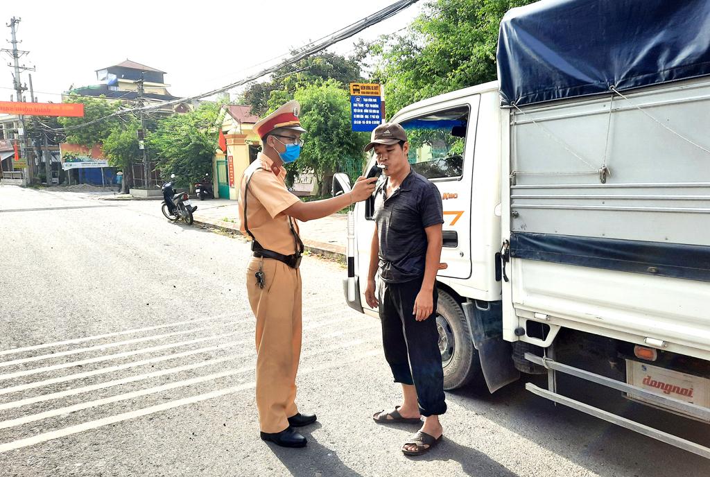 Tăng cường kiểm soát nồng độ cồn những tháng cuối năm