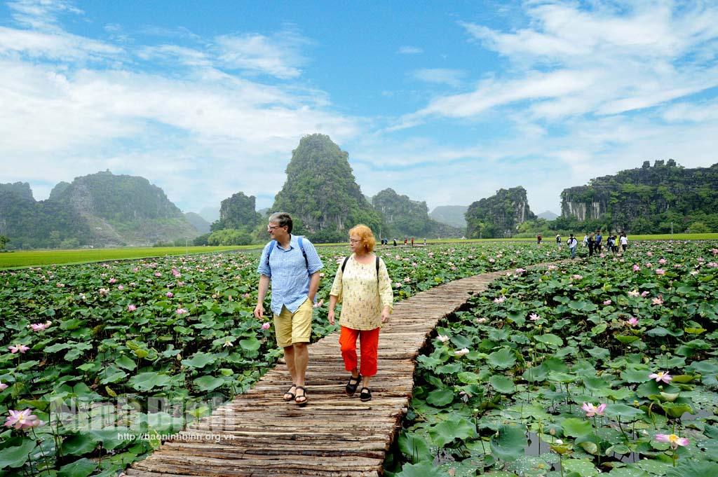Du lịch Ninh Bình một năm vượt khó
