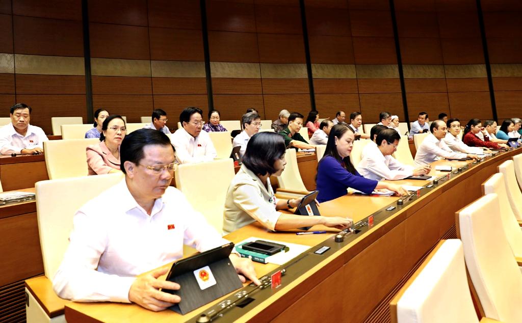 Đoàn đại biểu Quốc hội tỉnh tiếp tục có nhiều đóng góp quan trọng vào thành công của kỳ họp thứ chín, Quốc hội khóa XIV