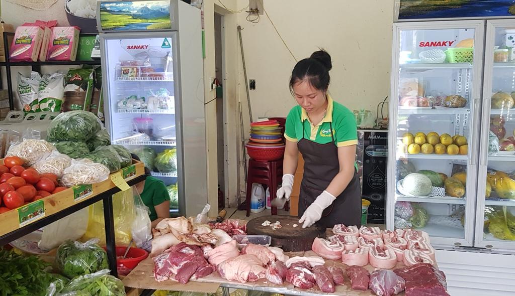 Giá lợn hơi giảm, nhưng giá lợn thịt tại các chợ vẫn cao