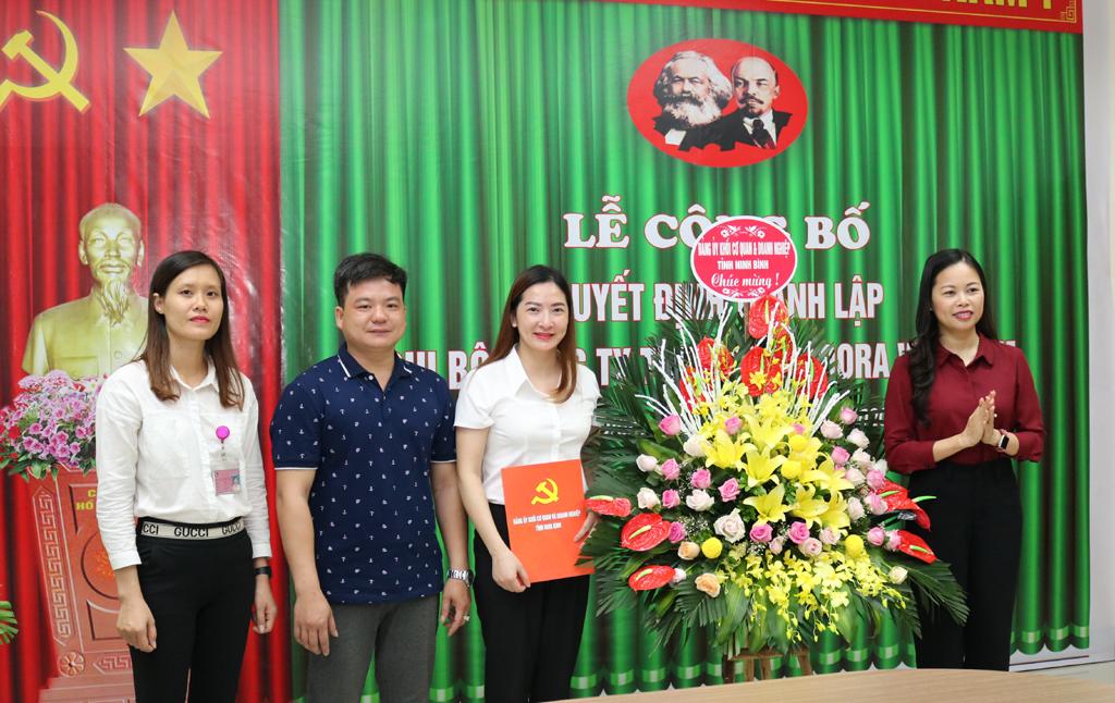 Công bố quyết định thành lập Chi bộ Công ty TNHH Giầy ADORA Việt Nam