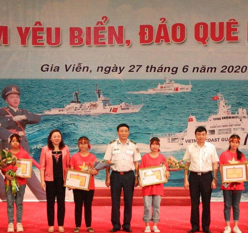 Cuộc thi "Em yêu biển đảo quê hương"