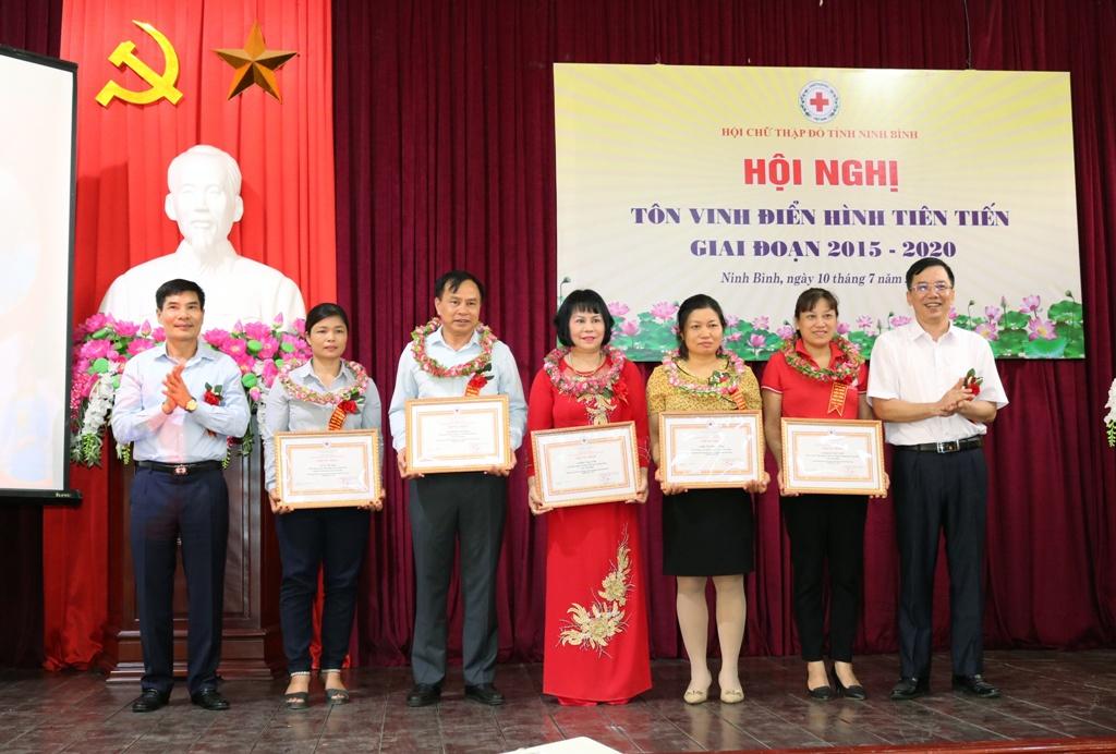 Hội Chữ thập đỏ tỉnh tôn vinh điển hình tiên tiến giai đoạn 2015-2020